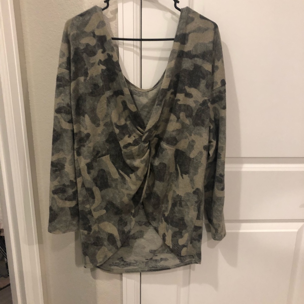 Cute Camo backless sweatshirt